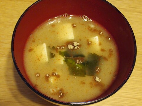 豆腐とわかめとはったい粉のお味噌汁